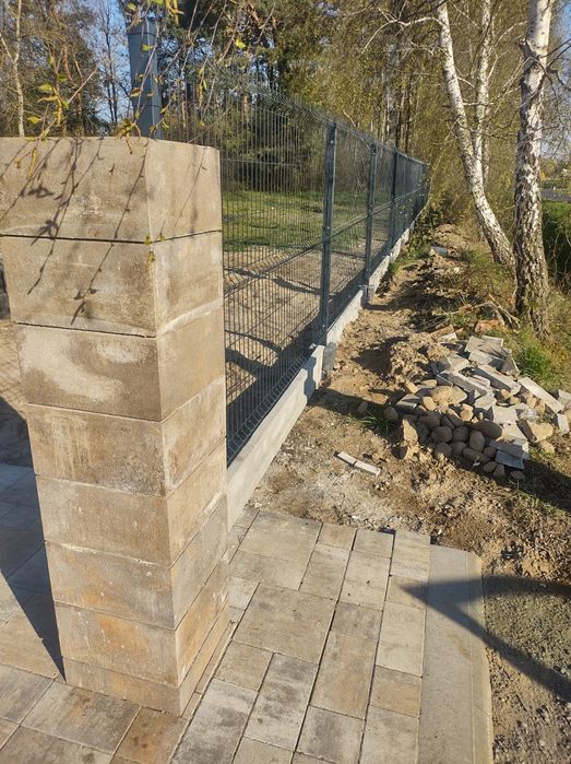 Budowa ogrodzeń panelowych