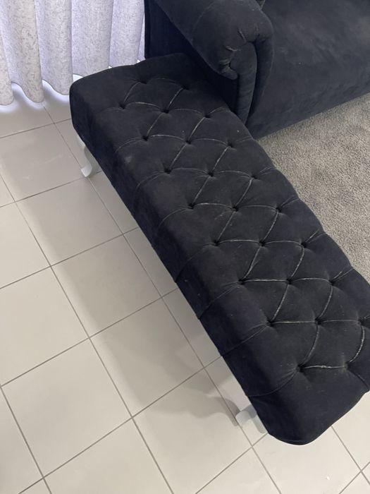 Sofa+ poltrona usados pretos com pes prata