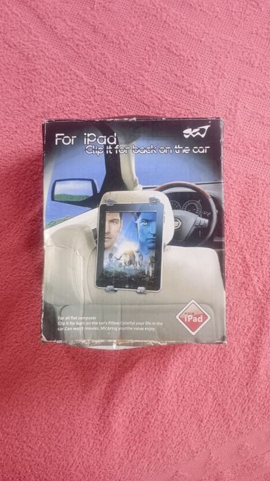 Автомобільний тримач для планшетів.