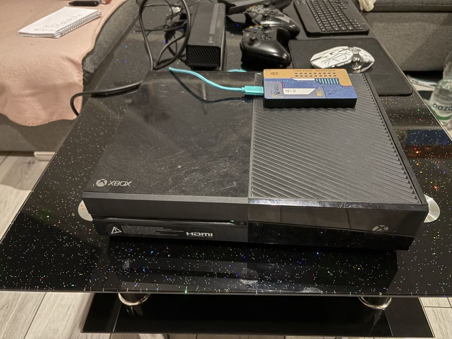 Konsola x-box one i wyposażenie