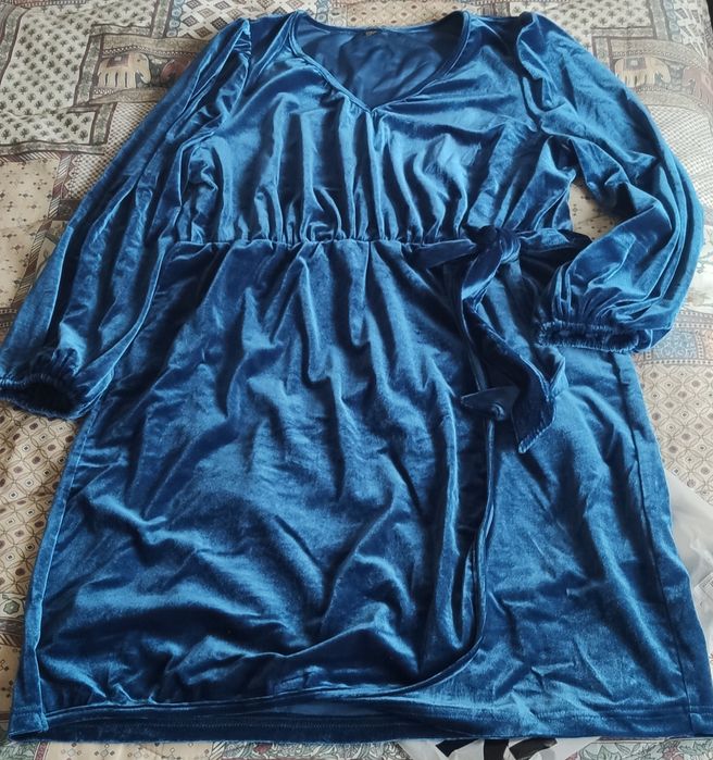 Vestido de Veludo Com Manga Lanterna E Nó Latera