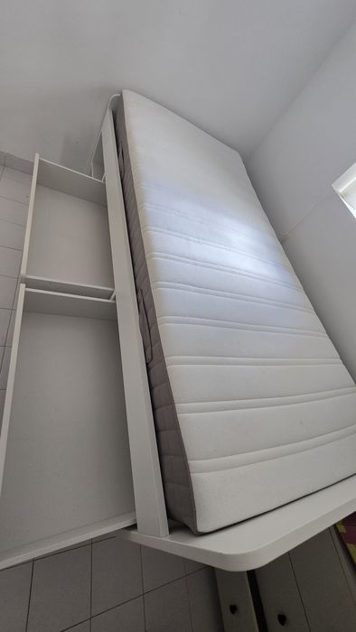 Cama individual com arrumação + colchão – 150 €