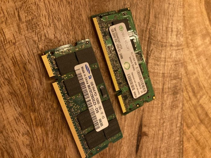 2 Laptop RAM Modules - 1 GB64354230394498122
