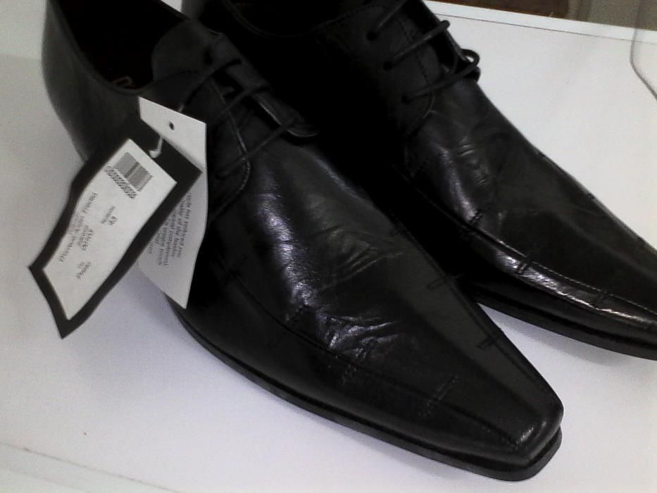 Sapato em pele com atacador 42/43