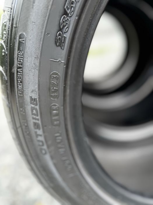 Продам літню резина 235/45/17 23 рік