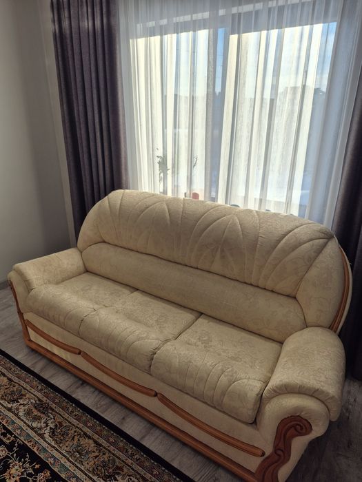 Диван в гарному стані