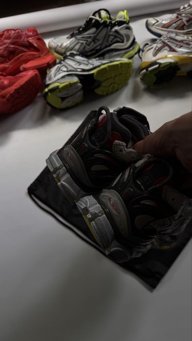 balenciaga runner archive drip style red раннери сітка кросівки на літо