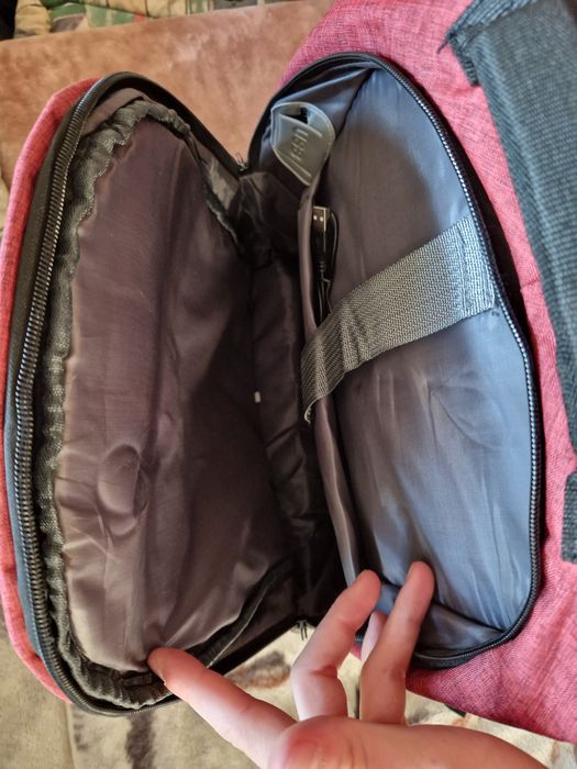 Plecak FHS czerwony z USB (nowy)