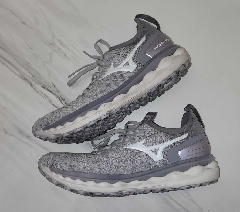 Mizuno Wave Sky Neo | SZARE