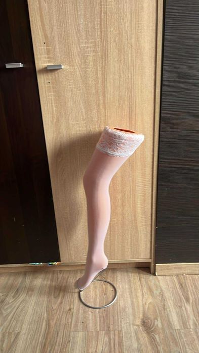 Nr 3 Pończochy samonośne.