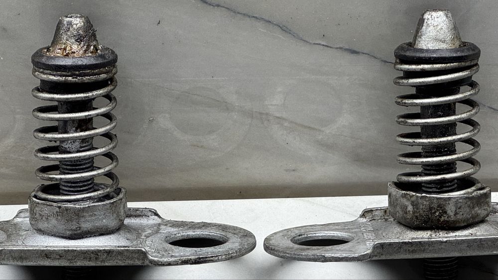 Пружина Капоту БМВ Е46 Е53 Замок Верхній Шток Капота BMW Пружини капот