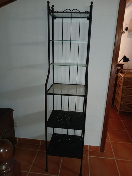 Estantes em ferro