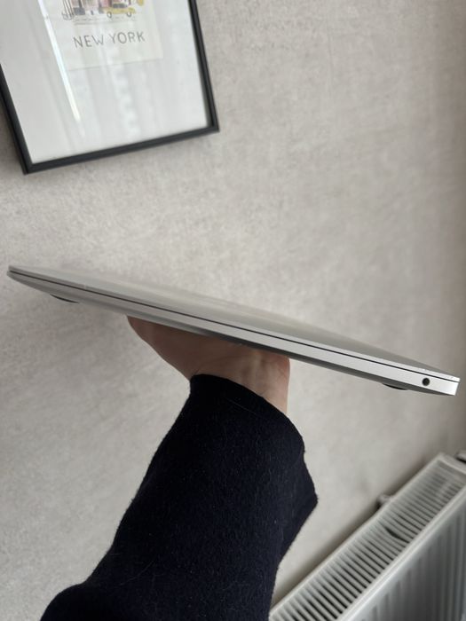 Продам MacBook Air 13” 2020