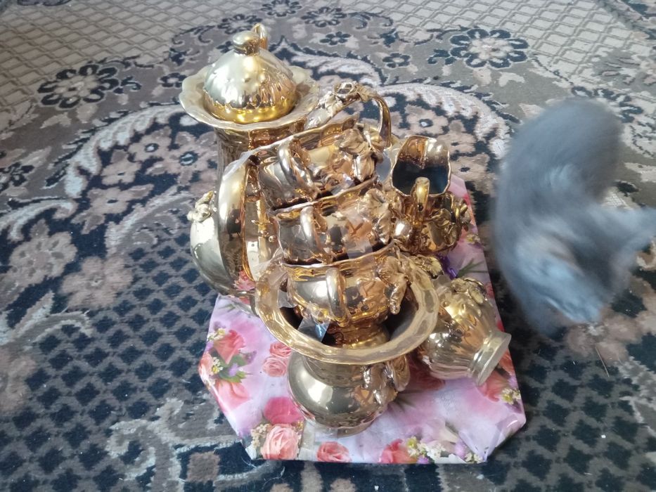 Сервіз золотий з ліпниною