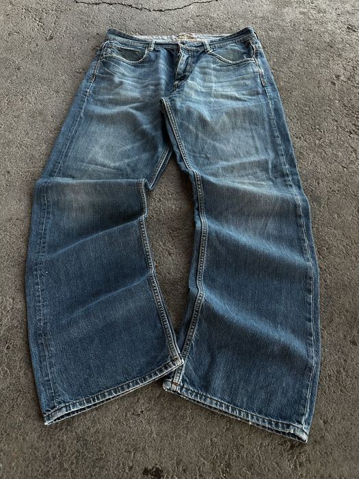 Baggy jeans, streetwear, archive type, jnco style