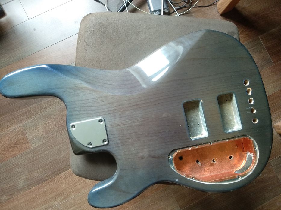 Дека 5-тиструнной бас-гитары Carvin ( Fender, Music Man )