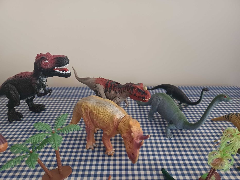 Conjunto de 15 Dinossauros