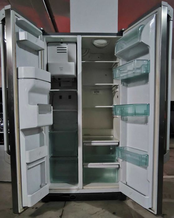 Frigorifico "AMERICANO" (Side By Side) - ARISTON