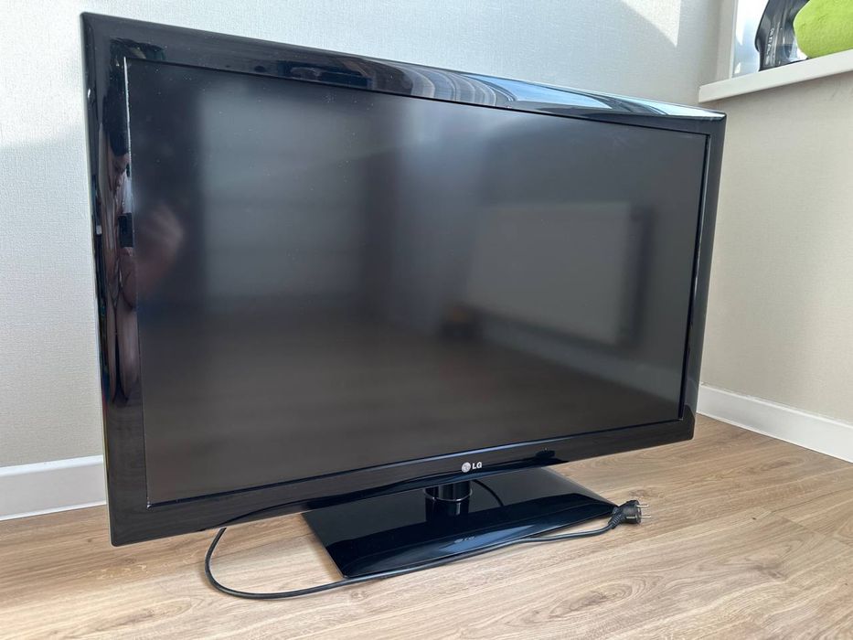 Телевізор LG 42 дюйма