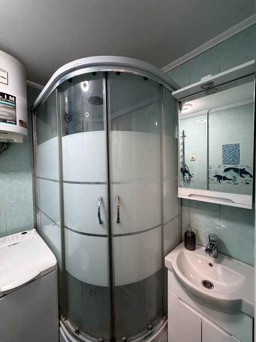 Власник без комісії. Київ .Продам 2 к квартиру 10 хв до метро. Бульвар Верховної Ради 26 Б