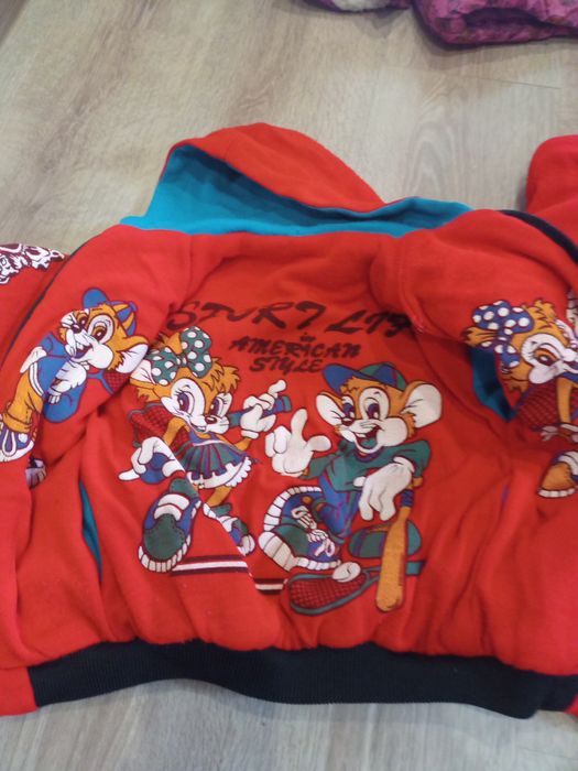 Продам куртку на осінь весну