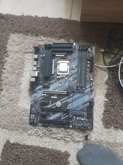 Płyta główna gigabyte z390ud uszkodzona z i3 9100f sprawnym