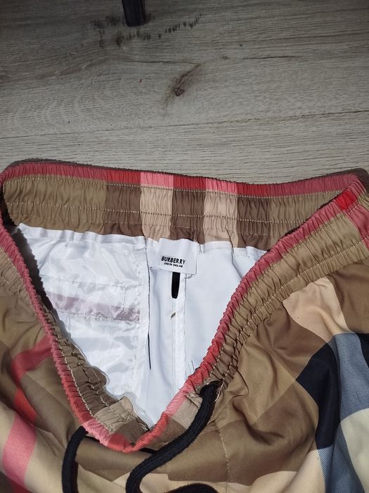 Шорты  Burberry размер M;L