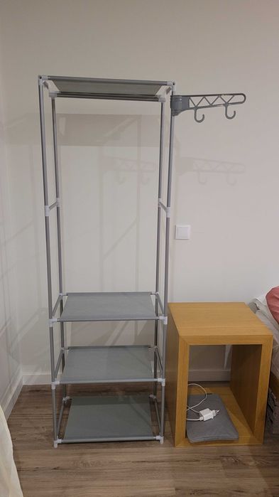 Guarda-roupa estático