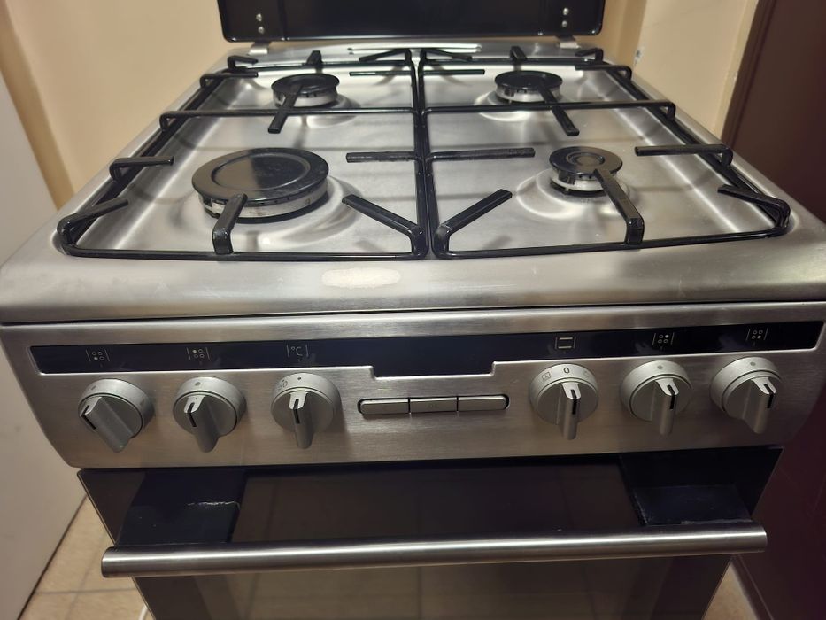 Sprzedam  kuchenka  gazowo- elektryczna  Amica