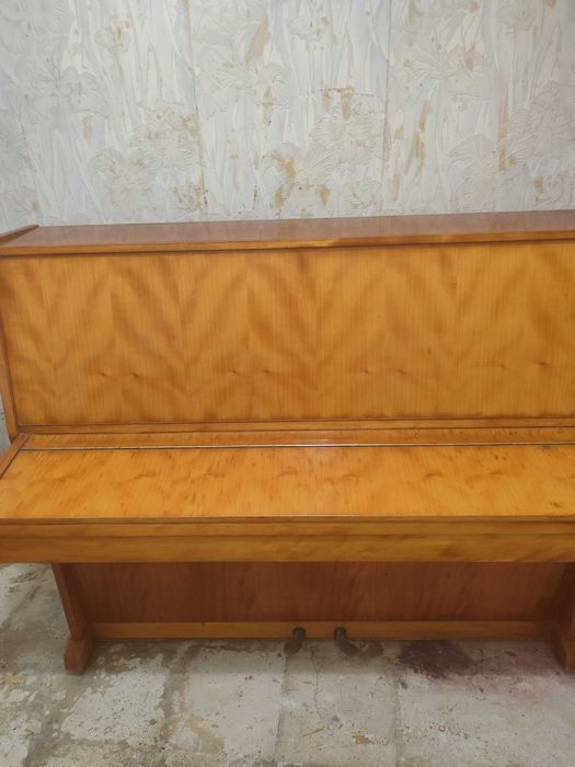 Продам фортепіано   б/у в гарному стані.