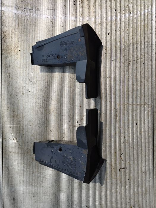 Toyota Yaris II 06-11 Plastikowe Końcówki Progów Chlapacze Osłony