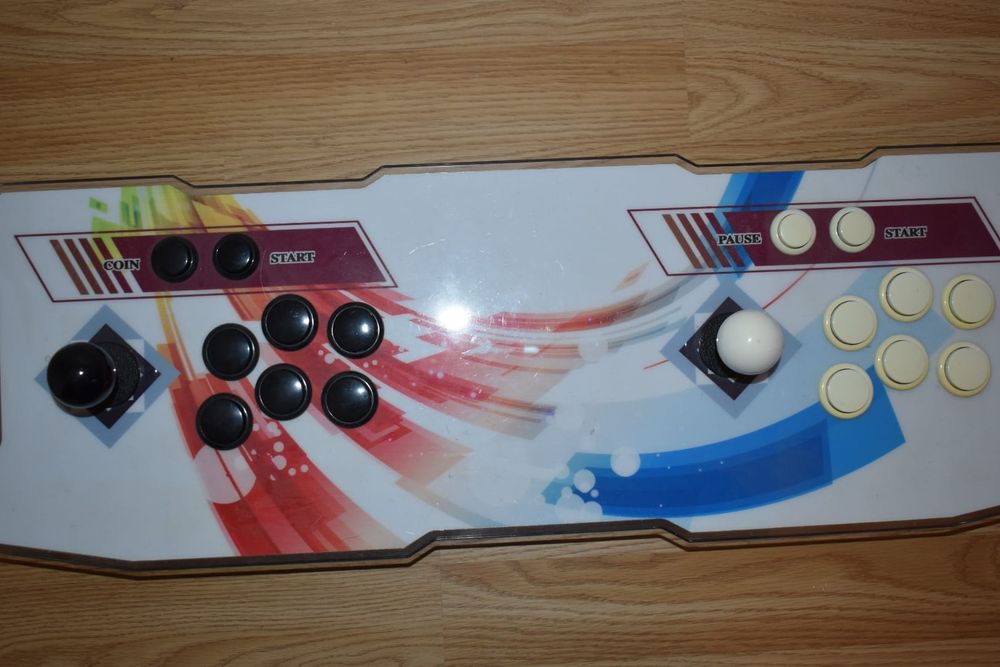 Konsola arcade do TV – klasyczne gry, wszystko sprawne