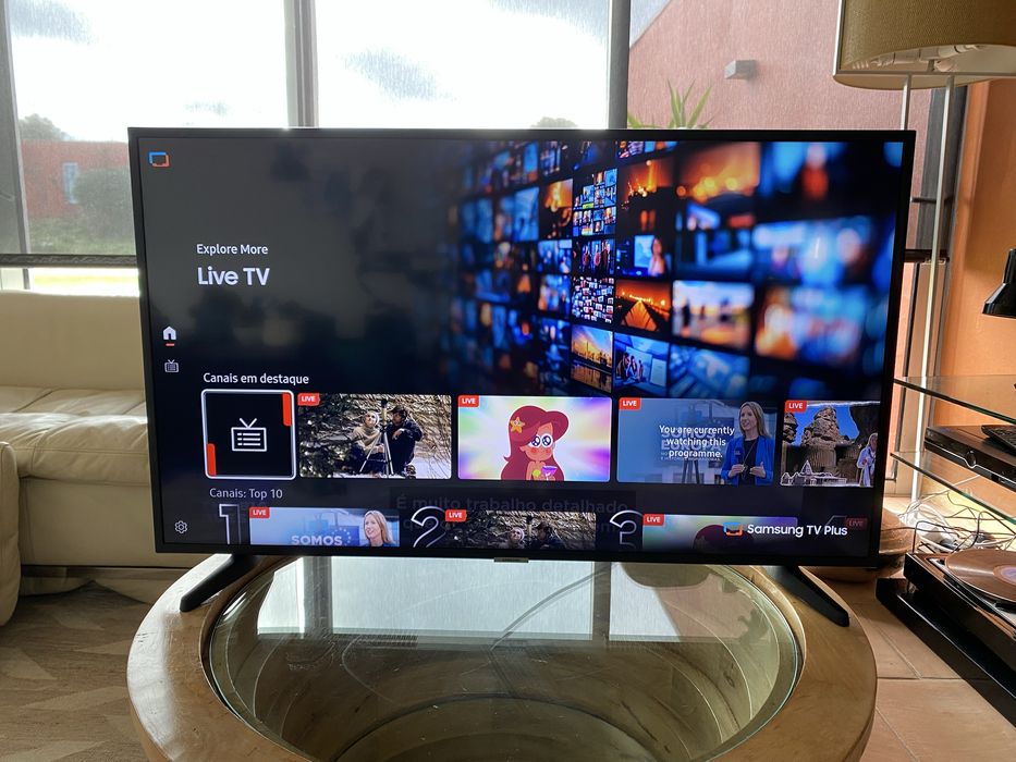 Samsung 40” Smart TV | Netflix, YouTube | Remote Included