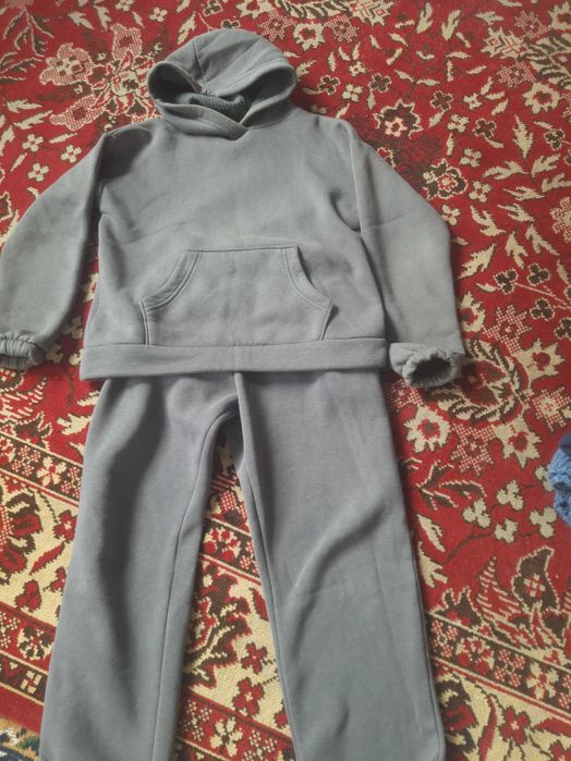 Костюм на флісі 146- 152 дуже теплий.