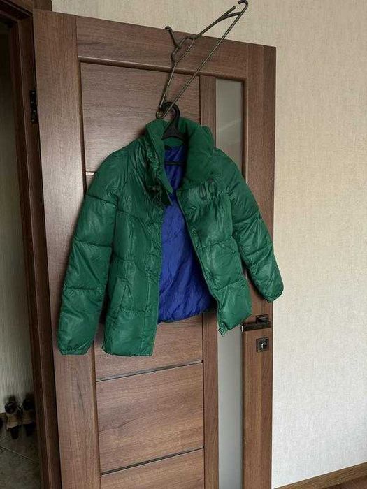 Стильная теплая зеленая курточка размер xs-s
Basic House zara