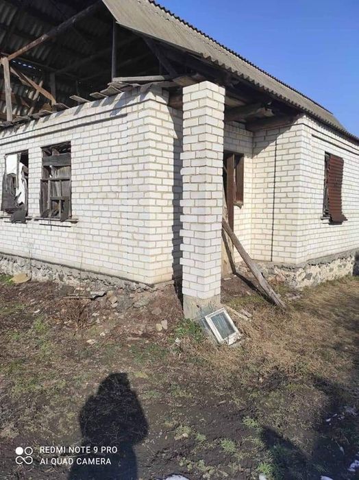 Продається недобудований будинок,на рівному місці,тихому,провулок виходить до сосновки і до річки.