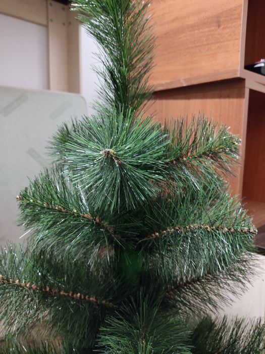 Новая. Новогодняя ёлка. 1м 25см. С подставкой.