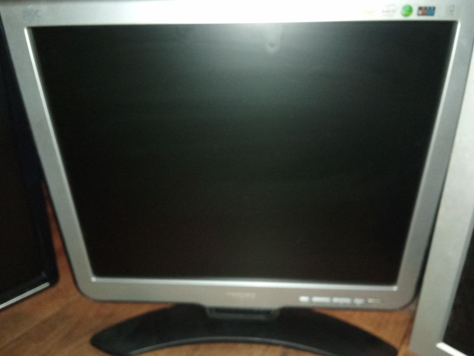 Zamienię za 18 fajek winston dlugieMonitory LCD stan dobry ty