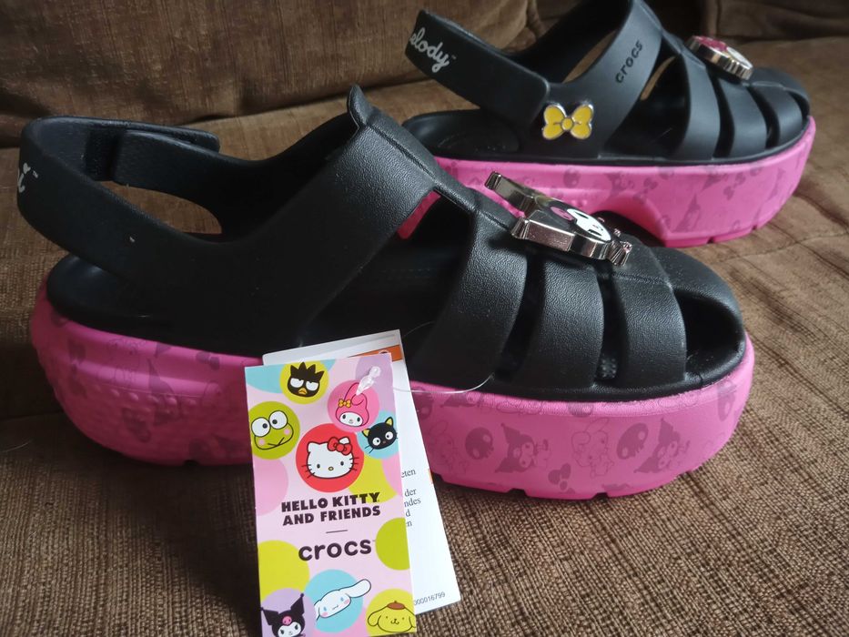 Crocs Stomp Sandal Hello Kitty & Friends, My Melody & Kuromi 37-38 W7