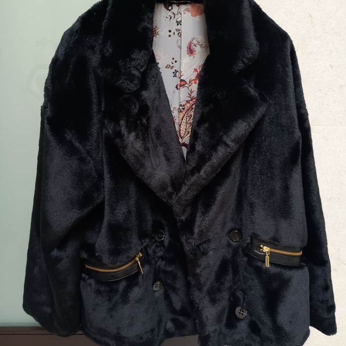 Sobretudo, casaco Nakuro preto de pelo sintético, novo