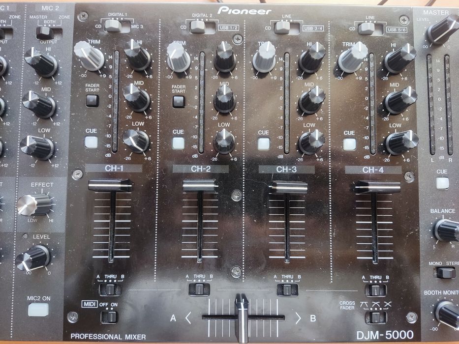 Pioneer DJM 5000 (не djm 900, не xone)