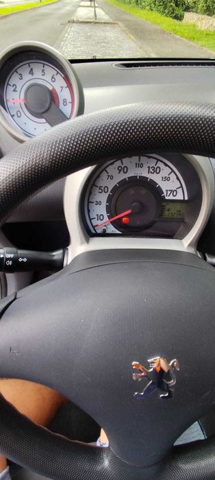 Peugeot 107 1.0 5 Portas (2006) - Motor Toyota, A/C e IUC Barato