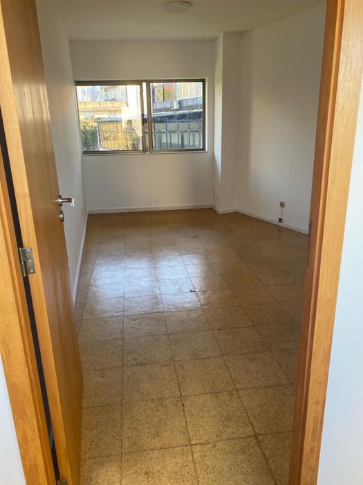 Aluga-se Escritório