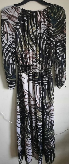 Długa nowa sukienka