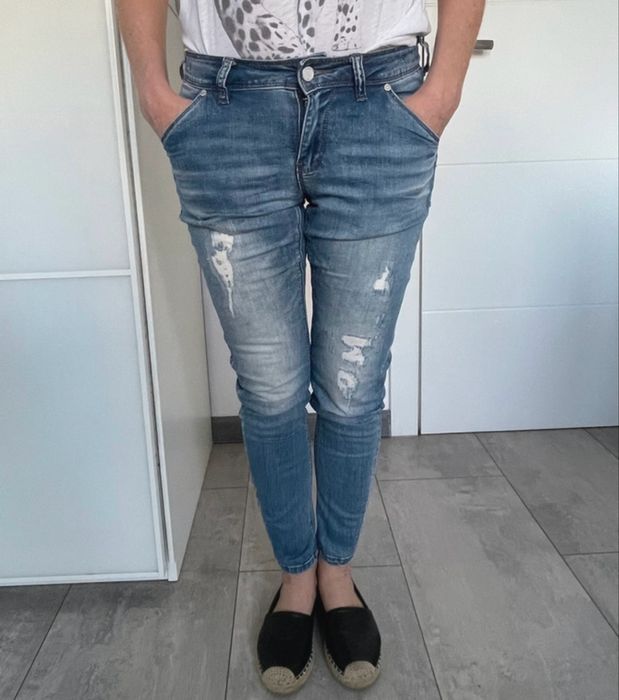 Jeansy slim fit z przetarciami Diverse XS bawełna basic