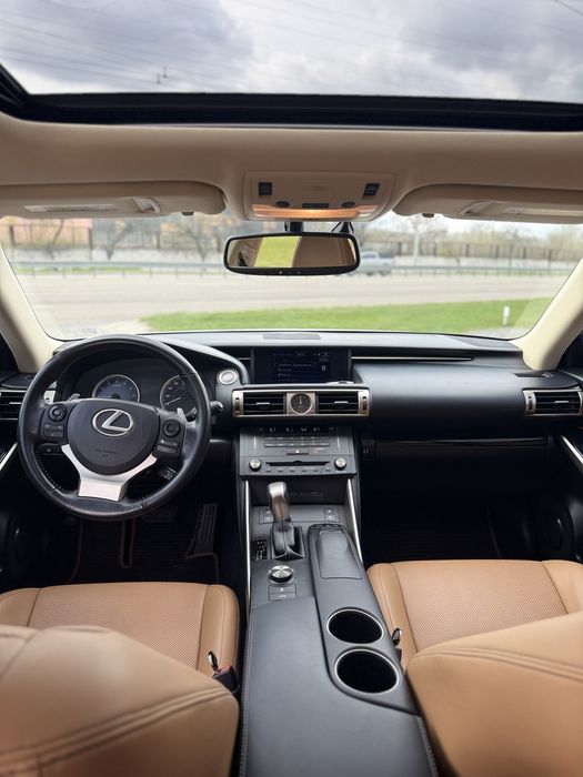 Lexus IS 200t 2016 год