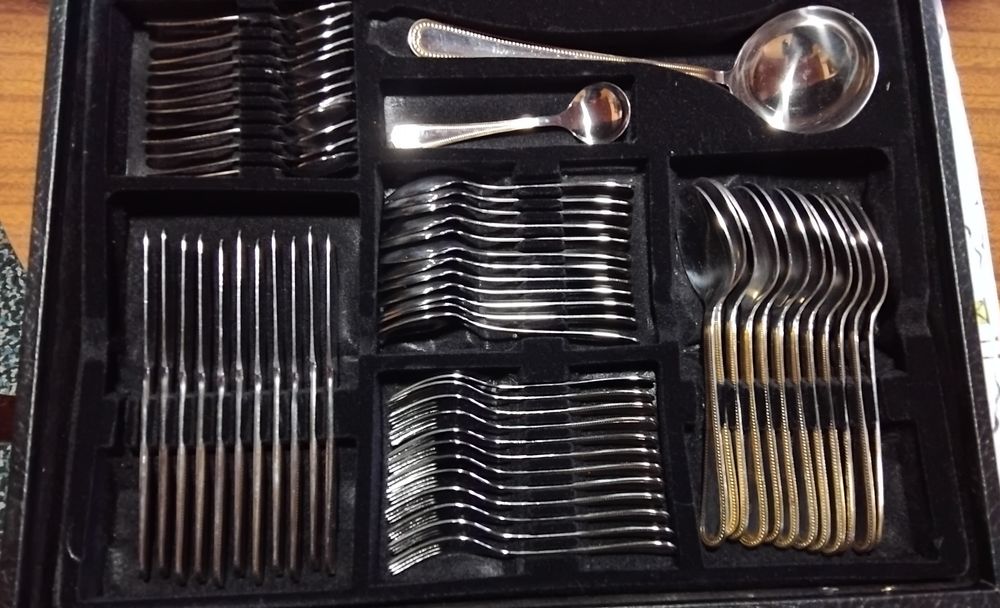 Flatware Set (Never Used)436943294332948481