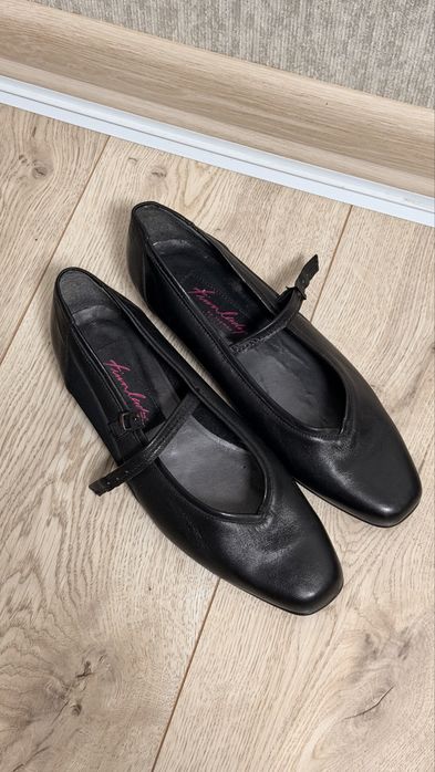 Класичні чорні туфлі у стилі Mary Jane з ремінцем