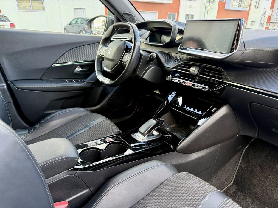 PEUGEOT e-2008 GT 50 kWh — 2021 | 70.000 km | IVA DEDUTÍVEL