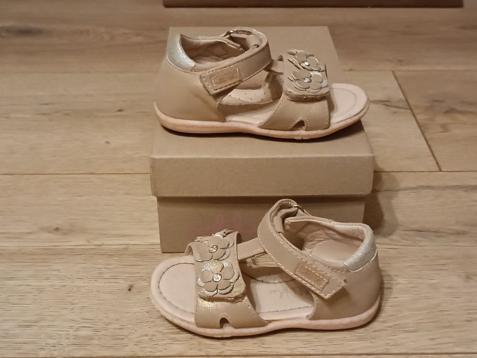 Sandałki Neli blue r.20 beżowe, złote, błyszczące dziewczynka
